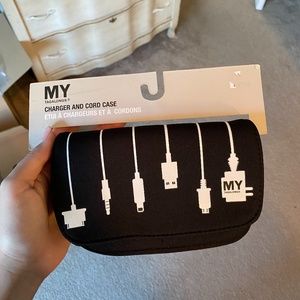 DONATING ON 11/18 | NWT Mytagalongs cord case